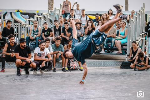 Break Dancers (2)