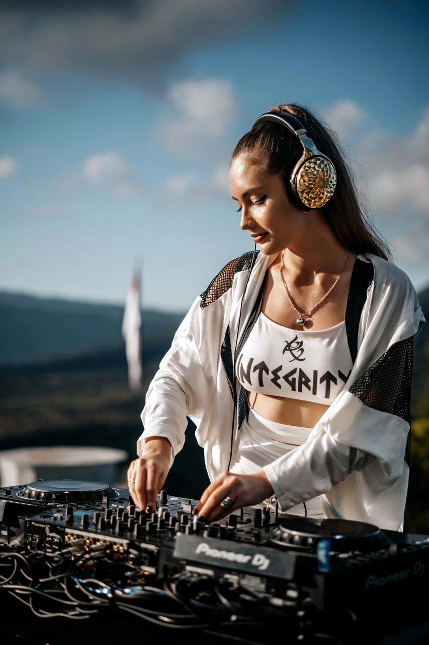 DJ (1)