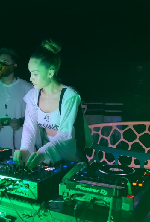 DJ (1)