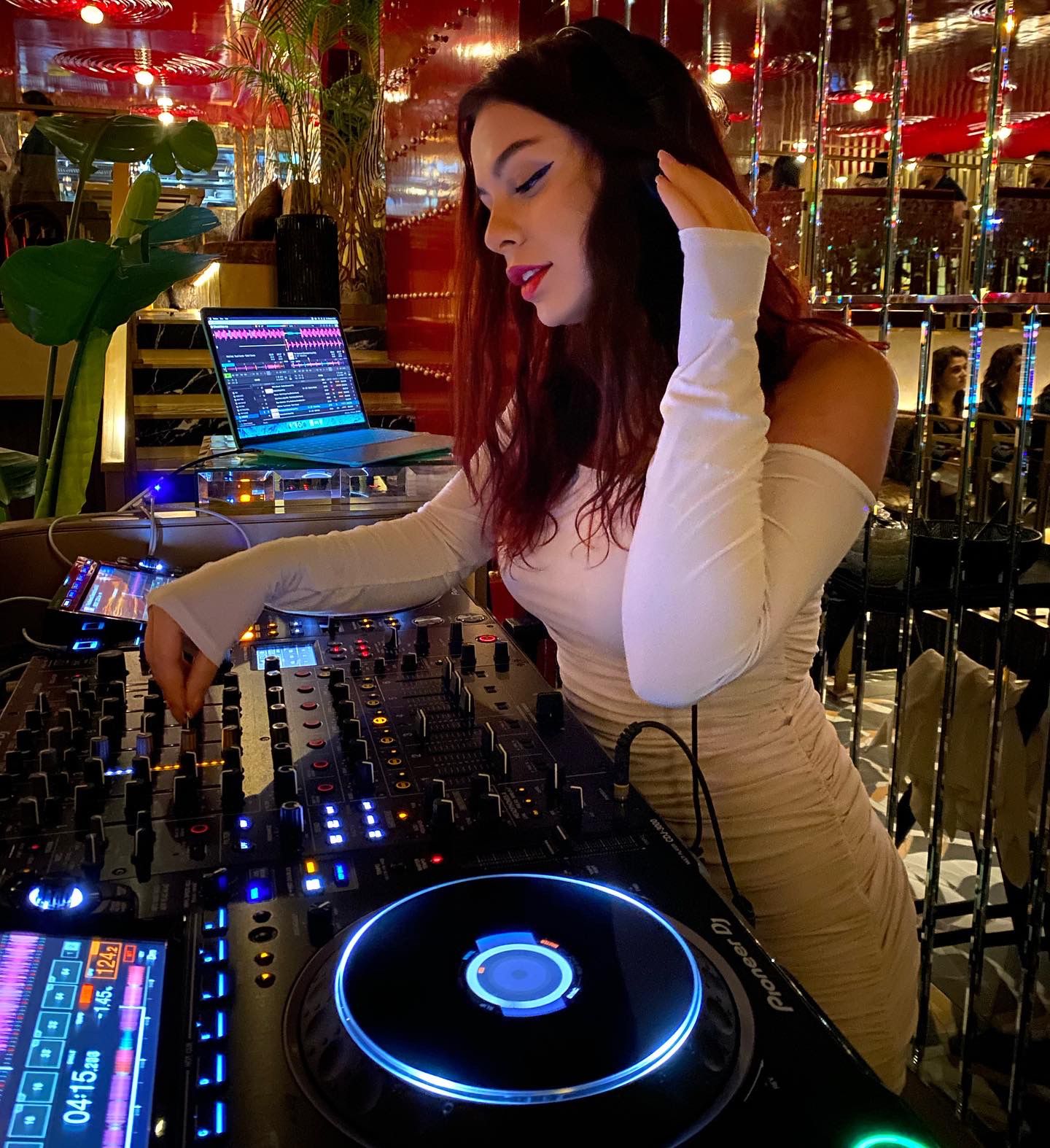 DJ (3)