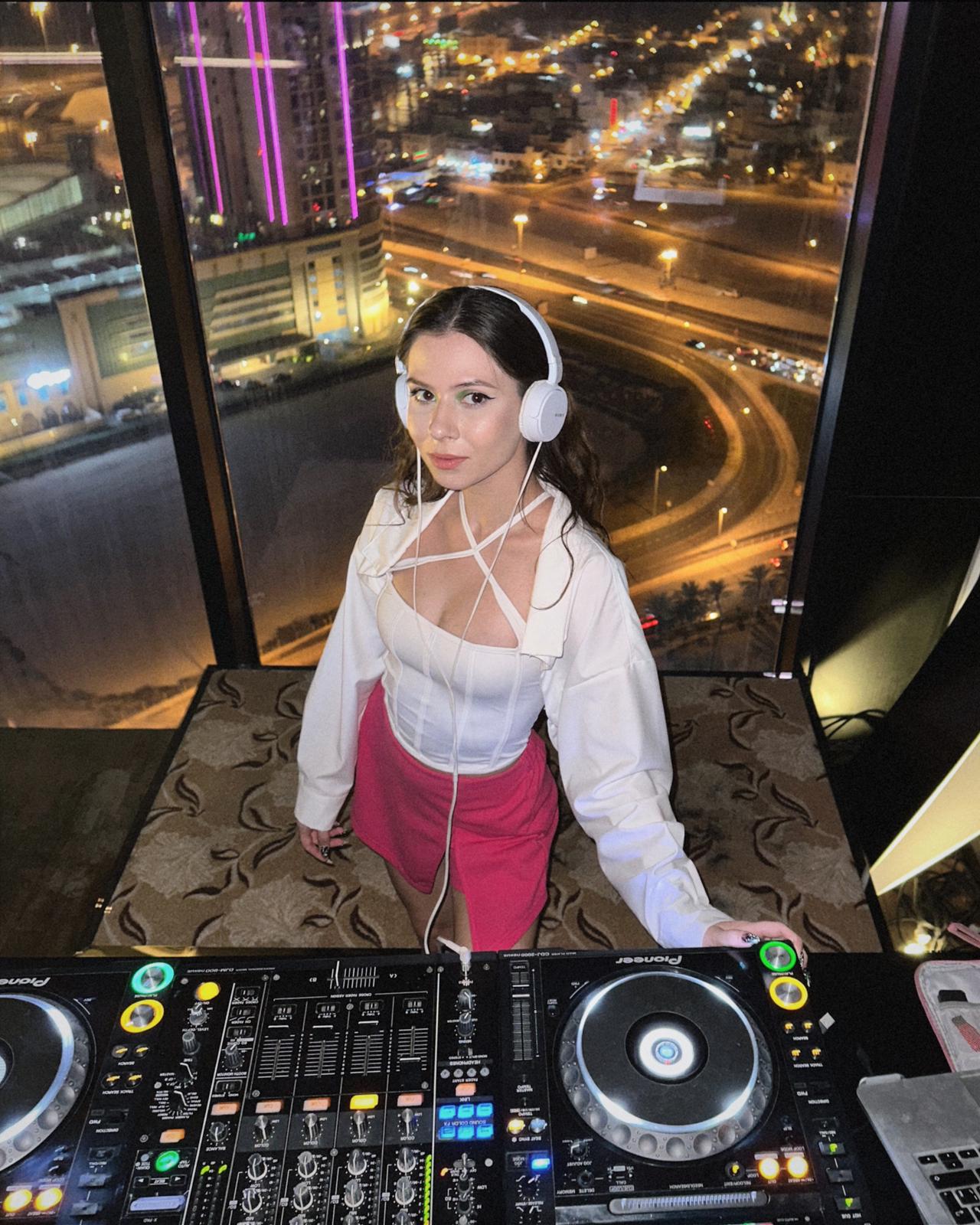 DJ (9)