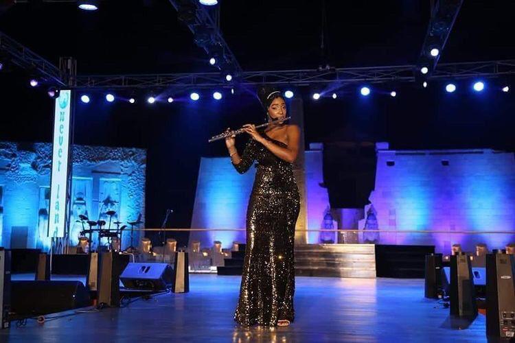 Flutist (1)