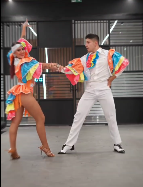 Latin Dancers (2)